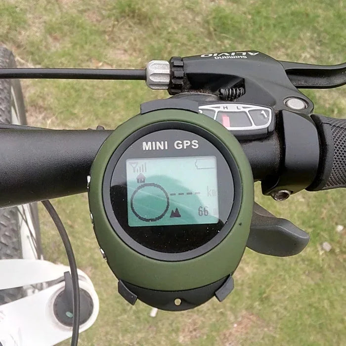 محدد موقع GPS صغير محمول على شكل سلسلة مفاتيح مع شحن USB، جهاز تعقب موقع للسفر في الهواء الطلق (أخضر)، جهاز تعقب سلسلة المفاتيح