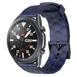 سوار ساعة سيليكون بلون صلب بنمط كرة القدم مقاس 22مم، لساعات Samsung Galaxy Watch3 مقاس 45مم، لساعات Samsung Galaxy Watch مقاس 46مم، لساعات Samsung Gear S3 Classic، لساعات Samsung Gear S3 Frontier