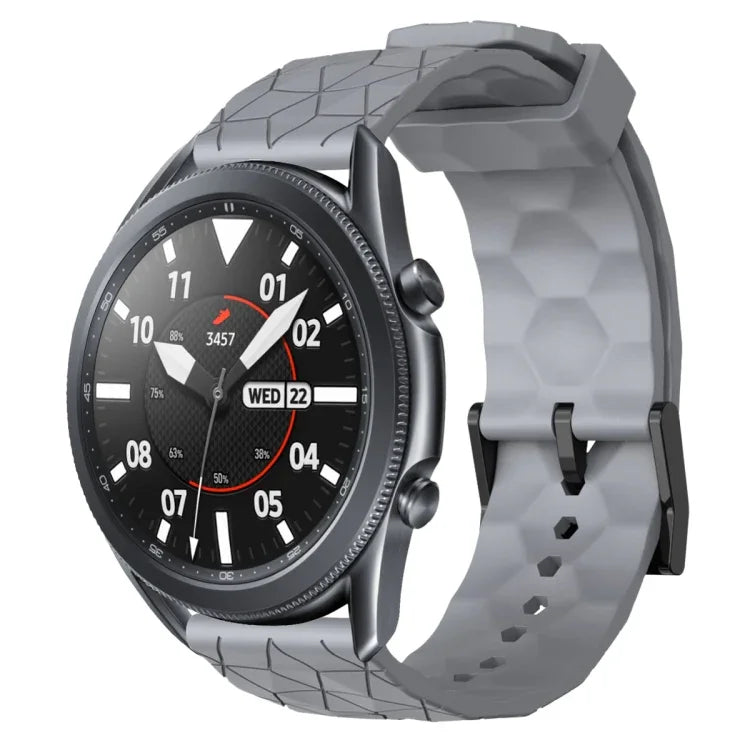 سوار ساعة سيليكون بلون صلب بنمط كرة القدم مقاس 22مم، لساعات Samsung Galaxy Watch3 مقاس 45مم، لساعات Samsung Galaxy Watch مقاس 46مم، لساعات Samsung Gear S3 Classic، لساعات Samsung Gear S3 Frontier