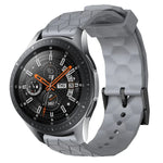 سوار ساعة سيليكون بلون صلب بنمط كرة القدم مقاس 22مم، لساعات Samsung Galaxy Watch3 مقاس 45مم، لساعات Samsung Galaxy Watch مقاس 46مم، لساعات Samsung Gear S3 Classic، لساعات Samsung Gear S3 Frontier