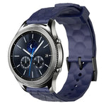 سوار ساعة سيليكون بلون صلب بنمط كرة القدم مقاس 22مم، لساعات Samsung Galaxy Watch3 مقاس 45مم، لساعات Samsung Galaxy Watch مقاس 46مم، لساعات Samsung Gear S3 Classic، لساعات Samsung Gear S3 Frontier