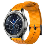 سوار ساعة سيليكون بلون صلب بنمط كرة القدم مقاس 22مم، لساعات Samsung Galaxy Watch3 مقاس 45مم، لساعات Samsung Galaxy Watch مقاس 46مم، لساعات Samsung Gear S3 Classic، لساعات Samsung Gear S3 Frontier