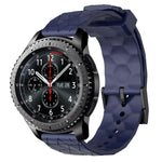 سوار ساعة سيليكون بلون صلب بنمط كرة القدم مقاس 22مم، لساعات Samsung Galaxy Watch3 مقاس 45مم، لساعات Samsung Galaxy Watch مقاس 46مم، لساعات Samsung Gear S3 Classic، لساعات Samsung Gear S3 Frontier
