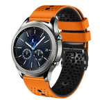 سوار ساعة سيليكون مثقوب بلونين بعرض 22مم، لساعات Samsung Galaxy Watch3 بمقاس 45مم، و Samsung Galaxy Watch بمقاس 46مم، و Samsung Gear S3 Classic، و Samsung Gear S3 Frontier