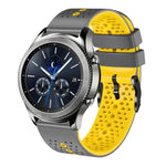 سوار ساعة سيليكون مثقوب بلونين بعرض 22مم، لساعات Samsung Galaxy Watch3 بمقاس 45مم، و Samsung Galaxy Watch بمقاس 46مم، و Samsung Gear S3 Classic، و Samsung Gear S3 Frontier