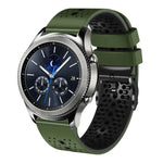 سوار ساعة سيليكون مثقوب بلونين بعرض 22مم، لساعات Samsung Galaxy Watch3 بمقاس 45مم، و Samsung Galaxy Watch بمقاس 46مم، و Samsung Gear S3 Classic، و Samsung Gear S3 Frontier