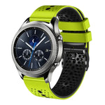 سوار ساعة سيليكون مثقوب بلونين بعرض 22مم، لساعات Samsung Galaxy Watch3 بمقاس 45مم، و Samsung Galaxy Watch بمقاس 46مم، و Samsung Gear S3 Classic، و Samsung Gear S3 Frontier