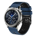 سوار ساعة سيليكون مثقوب بلونين بعرض 22مم، لساعات Samsung Galaxy Watch3 بمقاس 45مم، و Samsung Galaxy Watch بمقاس 46مم، و Samsung Gear S3 Classic، و Samsung Gear S3 Frontier