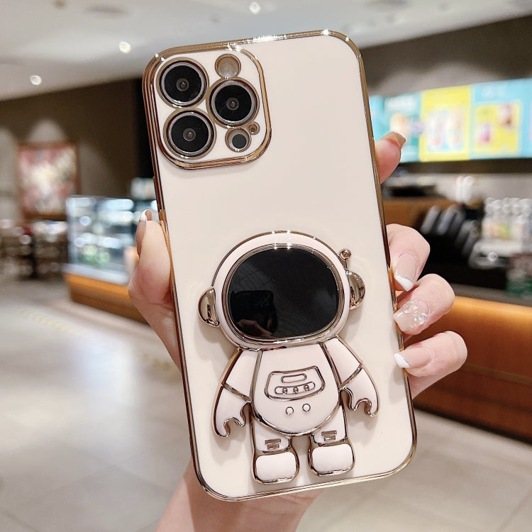 غطاء هاتف بحامل رائد فضاء مطلي بالكهرباء، لهواتف iPhone 17e / 16e، iPhone 17 Pro Max، iPhone 17 Pro، iPhone 17، iPhone Air، iPhone 16 Pro Max، iPhone 16 Pro، iPhone 16 Plus