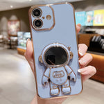 غطاء هاتف بحامل رائد فضاء مطلي بالكهرباء، لهواتف iPhone 17e / 16e، iPhone 17 Pro Max، iPhone 17 Pro، iPhone 17، iPhone Air، iPhone 16 Pro Max، iPhone 16 Pro، iPhone 16 Plus