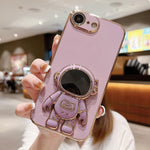 غطاء هاتف بحامل رائد فضاء مطلي بالكهرباء، لهواتف iPhone 17e / 16e، iPhone 17 Pro Max، iPhone 17 Pro، iPhone 17، iPhone Air، iPhone 16 Pro Max، iPhone 16 Pro، iPhone 16 Plus