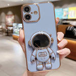 غطاء هاتف بحامل رائد فضاء مطلي بالكهرباء، لهواتف iPhone 17e / 16e، iPhone 17 Pro Max، iPhone 17 Pro، iPhone 17، iPhone Air، iPhone 16 Pro Max، iPhone 16 Pro، iPhone 16 Plus