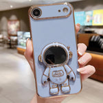 غطاء هاتف بحامل رائد فضاء مطلي بالكهرباء، لهواتف iPhone 17e / 16e، iPhone 17 Pro Max، iPhone 17 Pro، iPhone 17، iPhone Air، iPhone 16 Pro Max، iPhone 16 Pro، iPhone 16 Plus