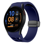 سوار ساعة سيليكون بقفل أسود قابل للطي مغناطيسي من Richard، لساعة Samsung Galaxy Watch FE مقاس 40 مم، لساعة Samsung Galaxy Watch 7 مقاس 40 / 44 مم، لساعة Samsung Galaxy Watch 6 Classic مقاس 43 / 47 مم