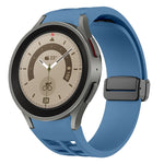 سوار ساعة سيليكون بقفل أسود قابل للطي مغناطيسي من Richard، لساعة Samsung Galaxy Watch 5 مقاس 40 / 44 مم، لساعة Samsung Galaxy Watch 5 Pro مقاس 45 مم، لساعة Samsung Galaxy Watch 4 مقاس 40 / 44 مم