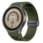 سوار ساعة سيليكون بقفل أسود قابل للطي مغناطيسي من Richard، لساعة Samsung Galaxy Watch 5 مقاس 40 / 44 مم، لساعة Samsung Galaxy Watch 5 Pro مقاس 45 مم، لساعة Samsung Galaxy Watch 4 مقاس 40 / 44 مم