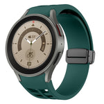 سوار ساعة سيليكون بقفل أسود قابل للطي مغناطيسي من Richard، لساعة Samsung Galaxy Watch 5 مقاس 40 / 44 مم، لساعة Samsung Galaxy Watch 5 Pro مقاس 45 مم، لساعة Samsung Galaxy Watch 4 مقاس 40 / 44 مم