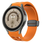 سوار ساعة سيليكون بقفل أسود قابل للطي مغناطيسي من Richard، لساعة Samsung Galaxy Watch 5 مقاس 40 / 44 مم، لساعة Samsung Galaxy Watch 5 Pro مقاس 45 مم، لساعة Samsung Galaxy Watch 4 مقاس 40 / 44 مم