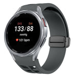 سوار ساعة سيليكون بقفل أسود قابل للطي مغناطيسي من Richard، لساعة Samsung Galaxy Watch FE مقاس 40 مم، لساعة Samsung Galaxy Watch 7 مقاس 40 / 44 مم، لساعة Samsung Galaxy Watch 6 Classic مقاس 43 / 47 مم