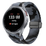 سوار ساعة سيليكون بقفل أسود قابل للطي مغناطيسي من Richard، لساعة Samsung Galaxy Watch FE مقاس 40 مم، لساعة Samsung Galaxy Watch 7 مقاس 40 / 44 مم، لساعة Samsung Galaxy Watch 6 Classic مقاس 43 / 47 مم