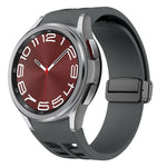 سوار ساعة سيليكون بقفل أسود قابل للطي مغناطيسي من Richard، لساعة Samsung Galaxy Watch FE مقاس 40 مم، لساعة Samsung Galaxy Watch 7 مقاس 40 / 44 مم، لساعة Samsung Galaxy Watch 6 Classic مقاس 43 / 47 مم