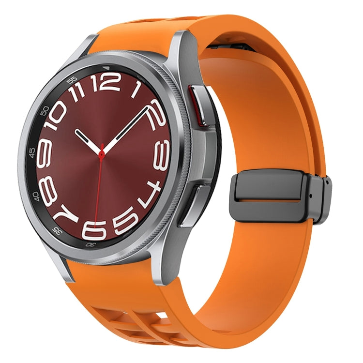 سوار ساعة سيليكون بقفل أسود قابل للطي مغناطيسي من Richard، لساعة Samsung Galaxy Watch FE مقاس 40 مم، لساعة Samsung Galaxy Watch 7 مقاس 40 / 44 مم، لساعة Samsung Galaxy Watch 6 Classic مقاس 43 / 47 مم