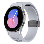 سوار ساعة سيليكون بقفل أسود قابل للطي مغناطيسي من Richard، لساعة Samsung Galaxy Watch 5 مقاس 40 / 44 مم، لساعة Samsung Galaxy Watch 5 Pro مقاس 45 مم، لساعة Samsung Galaxy Watch 4 مقاس 40 / 44 مم
