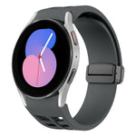 سوار ساعة سيليكون بقفل أسود قابل للطي مغناطيسي من Richard، لساعة Samsung Galaxy Watch 5 مقاس 40 / 44 مم، لساعة Samsung Galaxy Watch 5 Pro مقاس 45 مم، لساعة Samsung Galaxy Watch 4 مقاس 40 / 44 مم
