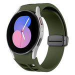 سوار ساعة سيليكون بقفل أسود قابل للطي مغناطيسي من Richard، لساعة Samsung Galaxy Watch 5 مقاس 40 / 44 مم، لساعة Samsung Galaxy Watch 5 Pro مقاس 45 مم، لساعة Samsung Galaxy Watch 4 مقاس 40 / 44 مم