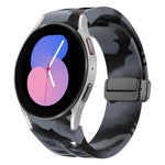 سوار ساعة سيليكون بقفل أسود قابل للطي مغناطيسي من Richard، لساعة Samsung Galaxy Watch 5 مقاس 40 / 44 مم، لساعة Samsung Galaxy Watch 5 Pro مقاس 45 مم، لساعة Samsung Galaxy Watch 4 مقاس 40 / 44 مم
