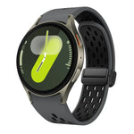 سوار ساعة سيليكون بمشبك أسود قابل للطي مغناطيسي بلونين، لساعات Samsung Galaxy Watch 7 40 / 44مم، لساعات Samsung Galaxy Watch 5 40 / 44مم، لساعات Samsung Galaxy Watch 4 40 / 44مم، لساعات Samsung Galaxy Watch 4 Classic 42 / 46مم