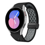 سوار ساعة سيليكون بمشبك أسود قابل للطي مغناطيسي بلونين، لساعات Samsung Galaxy Watch 7 40 / 44مم، لساعات Samsung Galaxy Watch 5 40 / 44مم، لساعات Samsung Galaxy Watch 4 40 / 44مم، لساعات Samsung Galaxy Watch 4 Classic 42 / 46مم
