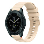 سوار ساعة سيليكون 20مم بنمط منقط ومموج مخيط، لساعات Samsung Galaxy Watch 42مم، لساعات Samsung Gear S2 Classic