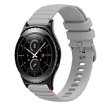 سوار ساعة سيليكون 20مم بنمط منقط ومموج مخيط، لساعات Samsung Galaxy Watch 42مم، لساعات Samsung Gear S2 Classic