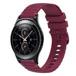 سوار ساعة سيليكون 20مم بنمط منقط ومموج مخيط، لساعات Samsung Galaxy Watch 42مم، لساعات Samsung Gear S2 Classic