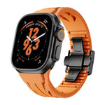 سوار ساعة من السيليكون مع إبزيم فراشة أسود من الفولاذ المقاوم للصدأ Tailor، لساعات Apple Watch مقاسات 44مم / 45مم / 46مم / 49مم