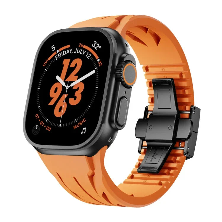 سوار ساعة من السيليكون مع إبزيم فراشة أسود من الفولاذ المقاوم للصدأ Tailor، لساعات Apple Watch مقاسات 44مم / 45مم / 46مم / 49مم