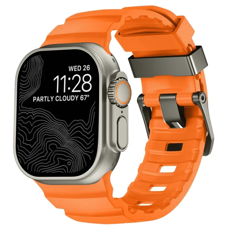 سوار ساعة سيليكون سميك مع إبزيم رمادي بنمط Wild Path، لساعات Apple Watch مقاسات 46مم / 49مم / 45مم / 44مم