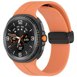 سوار ساعة سيليكون مع إبزيم مغناطيسي قابل للطي، لساعات Samsung Galaxy Watch8 / Watch8 Classic