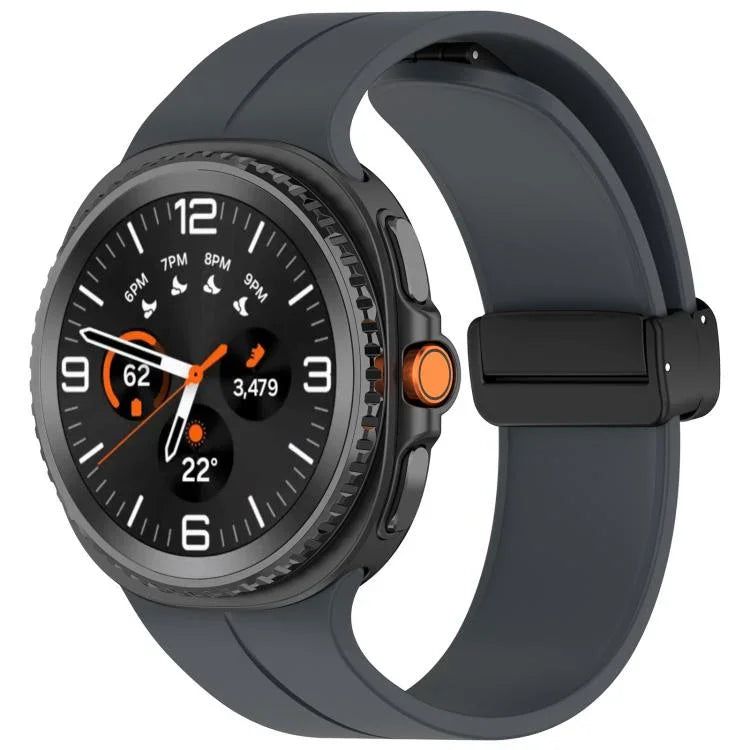 سوار ساعة سيليكون مع إبزيم مغناطيسي قابل للطي، لساعات Samsung Galaxy Watch8 / Watch8 Classic