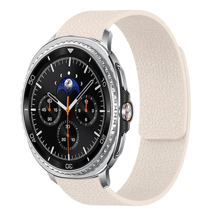 سوار ساعة سيليكون مغناطيسي ناعم بنقشة قشرة الليتشي، لساعات Samsung Galaxy Watch Ultra 47mm / Ultra 2025، وSamsung Galaxy Watch8 / 8 Classic