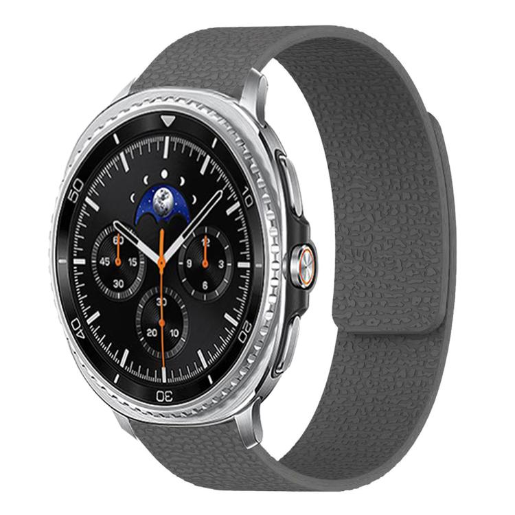 سوار ساعة سيليكون مغناطيسي ناعم بنقشة قشرة الليتشي، لساعات Samsung Galaxy Watch Ultra 47mm / Ultra 2025، وSamsung Galaxy Watch8 / 8 Classic