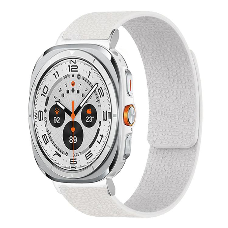 سوار ساعة سيليكون مغناطيسي ناعم بنقشة قشرة الليتشي، لساعات Samsung Galaxy Watch Ultra 47mm / Ultra 2025، وSamsung Galaxy Watch8 / 8 Classic