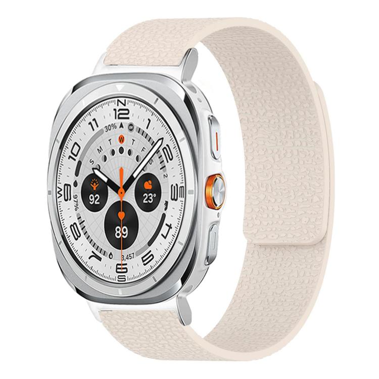 سوار ساعة سيليكون مغناطيسي ناعم بنقشة قشرة الليتشي، لساعات Samsung Galaxy Watch Ultra 47mm / Ultra 2025، وSamsung Galaxy Watch8 / 8 Classic