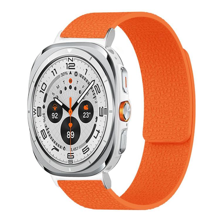 سوار ساعة سيليكون مغناطيسي ناعم بنقشة قشرة الليتشي، لساعات Samsung Galaxy Watch Ultra 47mm / Ultra 2025، وSamsung Galaxy Watch8 / 8 Classic