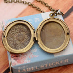 قلادة صندوق صور بيضاوي منحوت بنقوش زهرية برونزية عتيقة قديمة