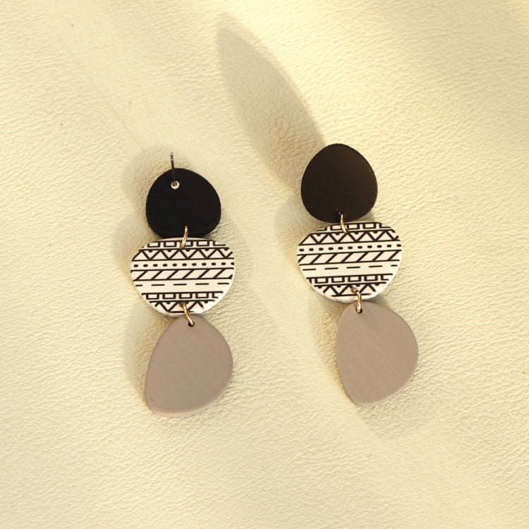أقراط نسائية طويلة من الأكريليك بتطريز رسومي غير منتظم