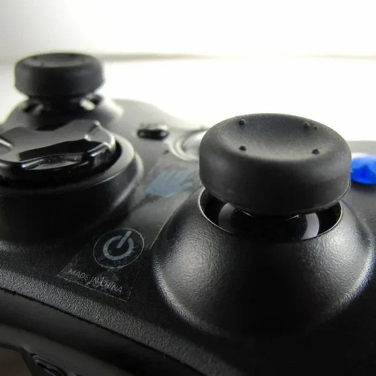مجموعة 8 قطع / طقم لأغطية عصا التحكم السيليكونية لـ PS5 / PS4 مع واقي واقي عصا التحكم