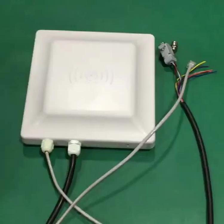 قارئ RFID مدمج متوسط المدى بتردد UHF، مسافة التعريف 0-5م، النمط: قياسي، قياسي